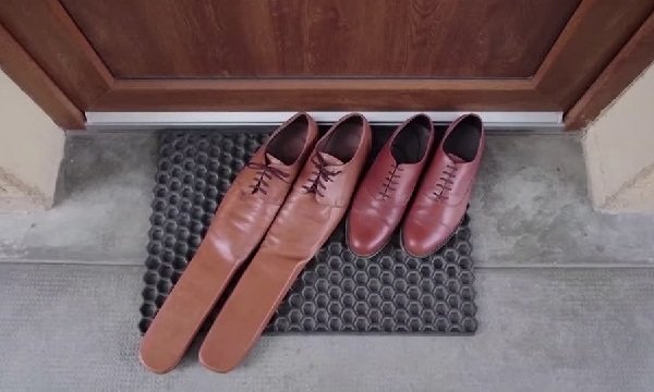 Sepatu Social Distancing