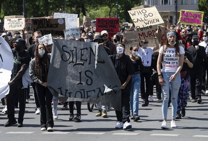 Demo Aksi Brutal Polisi AS di Jerman