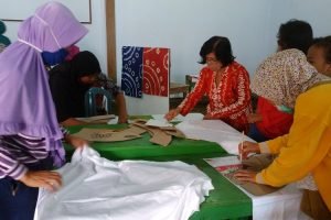 Pelatihan Pembuatan Batik Jumputan