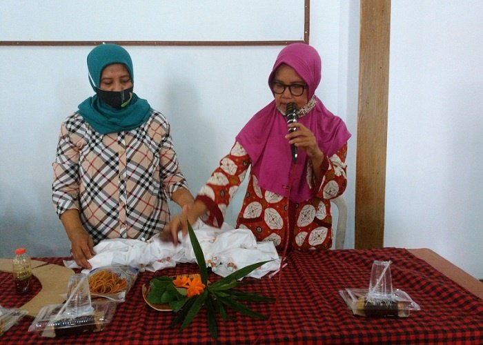 Pemberian Materi Pelatihan