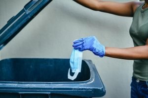 Pakar ITS Ingatkan Pentingnya Disinfeksi Masker Sebelum Dibuang