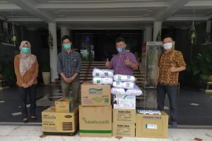 Pawacitra Serahkan Bantuan APD ke Pemkot Surabaya