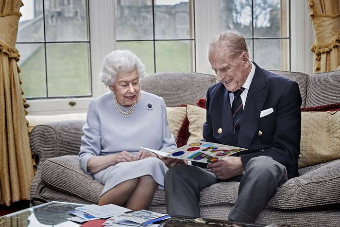 Ratu Elizabeth II dan Pangeran Philip Rayakan Ulang Tahun Pernikahan ke-73