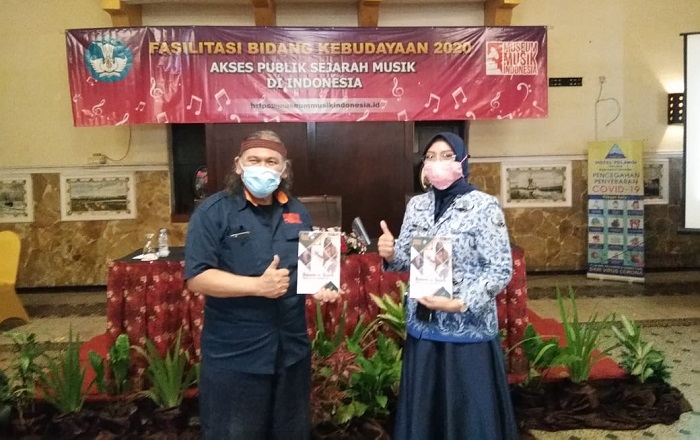 Ketua MMI dan kabid dinas pendidikan dan kebudayaan kota Malang