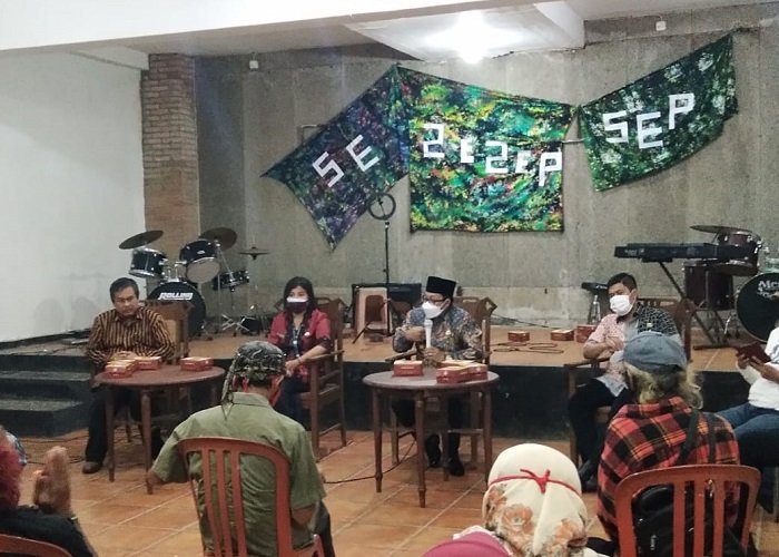 Sutiaji saat pertemuan dengan seniman sepuh Malang