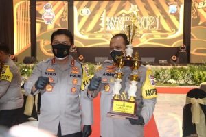 Kapolda Beri Penghargaan Anggota Teladan dan KTS Terbaik se-Jatim