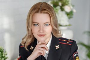Akibat Postingan di Medsos, Mantan Polisi Tercantik Rusia Kehilangan Karir di Kepolisian