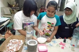 Kreasi Siswa Kelas 6 SDN Rangkah VI/168 Surabaya Olah Cangkang Telur Jadi Pasta Gigi