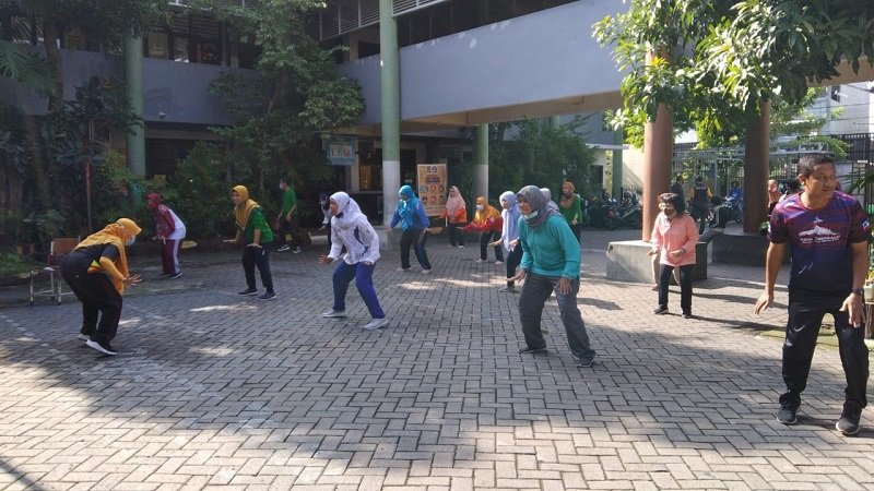 Senam bersama di sekolah