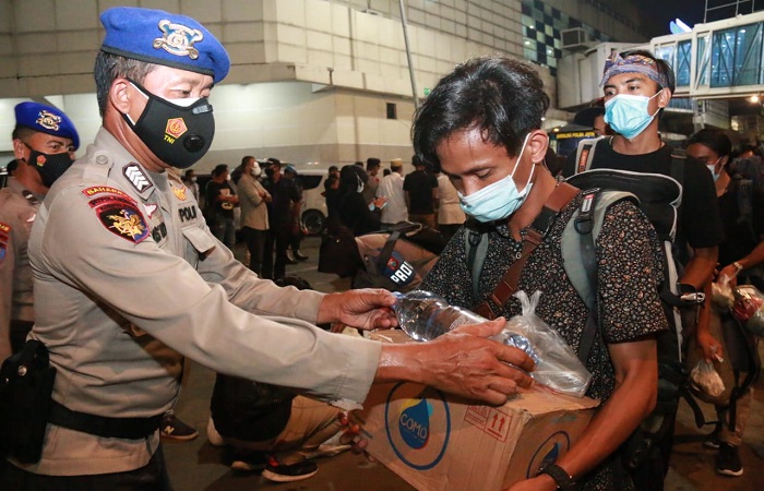 Kapolda Jatim Antar Kepulangan Ribuan Kader HMI dari Pelabuhan Tanjung Perak Surabaya