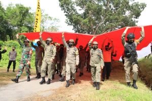 Napak Tilas Dan Kibarkan Bendera Merah Putih Raksasa, Awali Latgab SAR Di Madiun