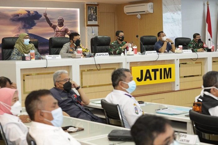 621-Antisipasi penyebaran COVID-19 melalui pekerja migran Antisipasi Penyebaran COVID-19 di Jatim Melalui Pekerja Migran