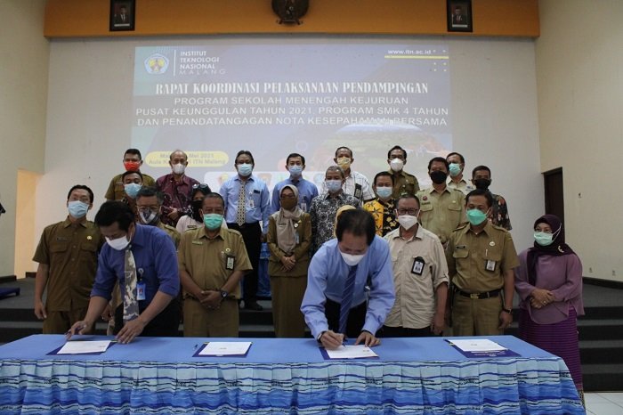 635-Penandatangan pendampingan program smk unggulan ITN Malang Bersama 15 SMKN Tandatangani Nota Kesepahaman Pendampingan Program SMK Pusat Keunggulan