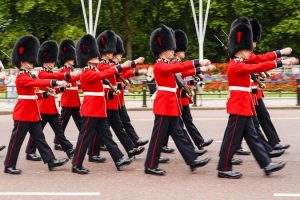 820-Upacara Pergantian Penjaga di Istana Buckingham Inggris Kembalinya Upacara Pergantian Penjaga Istana Buckingham Setelah Lama Hiatus Karena COVID-19
