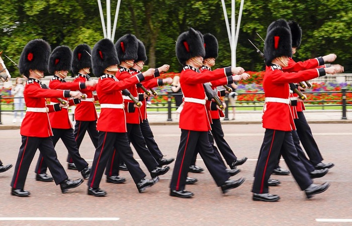 820-Upacara Pergantian Penjaga di Istana Buckingham Inggris Kembalinya Upacara Pergantian Penjaga Istana Buckingham Setelah Lama Hiatus Karena COVID-19