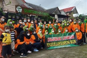 Puluhan Warga Desa Keramat Kesengsem Kampung Wisata Subuh Wonosari Go Green