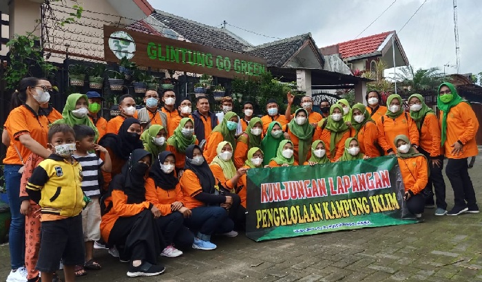 Puluhan Warga Desa Keramat Kesengsem Kampung Wisata Subuh Wonosari Go Green