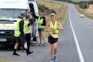 Wanita Inggris Pecahkan Rekor Dunia Lari Kelilingi Selandia Baru dalam 21 Hari