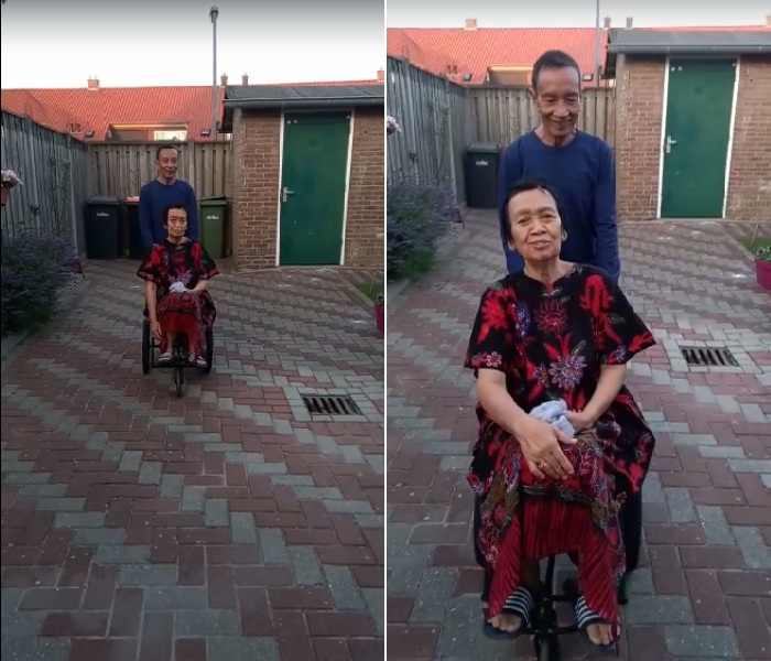 Mendorong istri di kursi roda