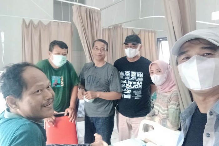 Jenguk Anton Winarto di Rumah Sakit