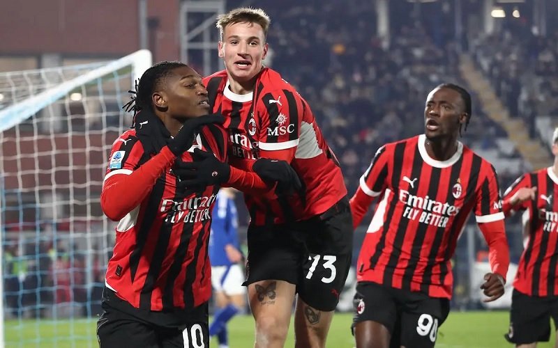 AC Milan Raih Kemenangan Dramatis 2-1 atas Como