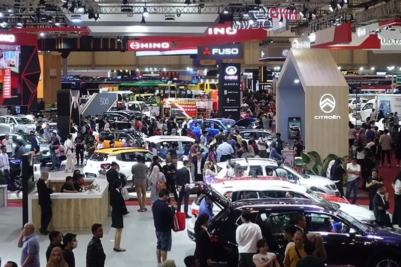 340-Pameran otomotif Penjualan Otomotif 2025 Turun, Gaikindo Revisi Target Jadi 780.000 Unit