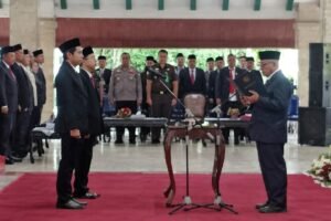 1044-Bupatai Sanusi lantik pejabat Pemkab Malang Bupati Malang Lantik Anak Kandung Jadi Kepala DLH, Tuai Sorotan Soal Kompetensi dan Nepotisme