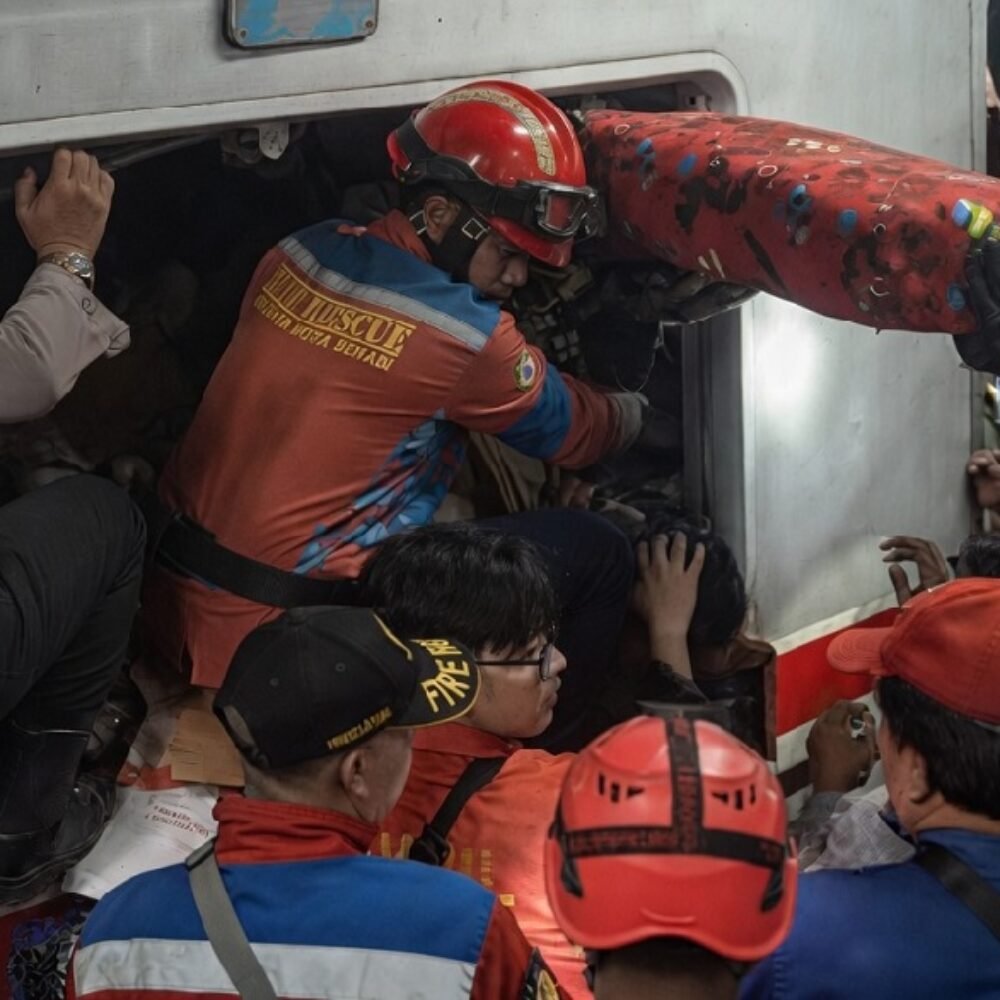 Korban Jiwa Kecelakaan Maut KA Aggo Bromo Anggrek dengan Commuter Line Bertambah Menjadi 7 Orang, Proses Evakuasi Terus Dilakukan
