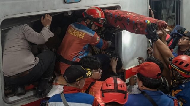 Korban Jiwa Kecelakaan Maut KA Aggo Bromo Anggrek dengan Commuter Line Bertambah Menjadi 7 Orang, Proses Evakuasi Terus Dilakukan