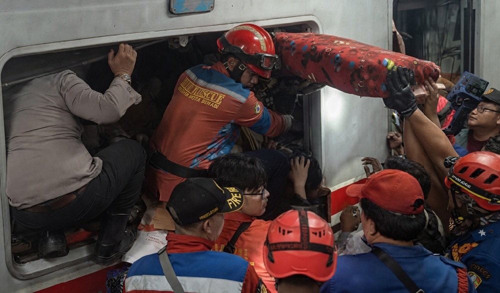 Korban Jiwa Kecelakaan Maut KA Argo Bromo Anggrek-Commuter Line Bertambah Menjadi 7 Orang, Proses Evakuasi Terus Dilakukan