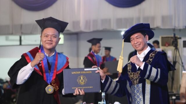 Jejak Wisudawan Termuda dan Tertua Raih Predikat Gemilang di Wisuda ke-133 ITS