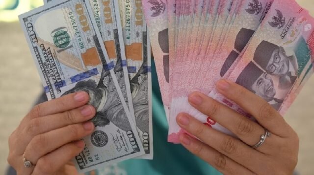 Rupiah Tembus 17.300 per USD, Terlemah Sepanjang Sejarah