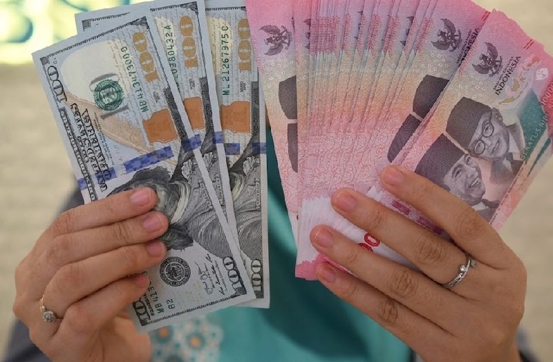 Rupiah Tembus 17.300 per USD, Terlemah Sepanjang Sejarah