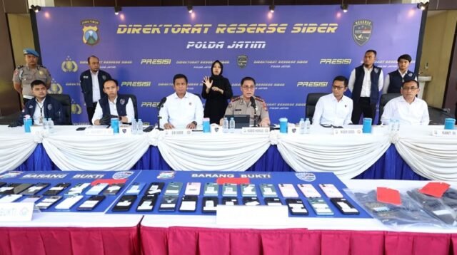 Polda Jatim Bongkar Sindikat Penipuan Mobil Online, 11 Tersangka Ditangkap
