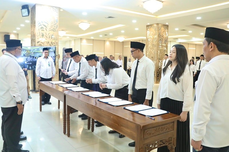 Menaker Lantik 976 ASN, Tekankan Semangat Belajar, Integritas, dan Kekompakan