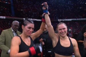 894-Gina Carano dan Ronda Rousey Ronda Rousey Hancurkan Gina Carano dalam 17 Detik di MVP MMA 1