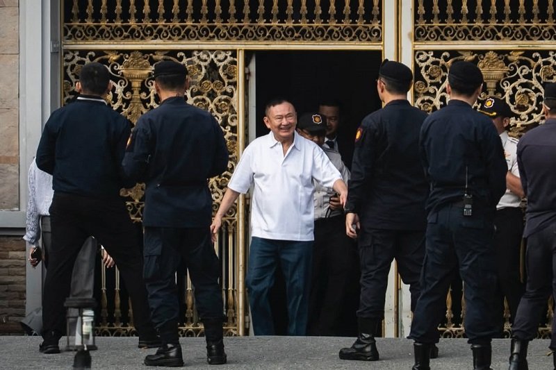 1103-Thaksin Shinawatra bebas dari penjara Thaksin Shinawatra Kembali Hirup Udara Bebas Pasca Pengampunan Raja