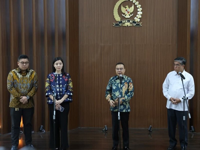 1115-DPR fasilitasi TikTok-Tokopedia-Kemnaker soal isu PHK Wakil Ketua DPR Fasilitasi Dialog Kemnaker dengan TikTok-Tokopedia soal Isu PHK