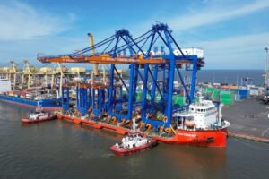 Pelindo Marine Kawal Kedatangan Alat Bongkar Muat Modern di Pelabuhan Tanjung Perak dan Belawan