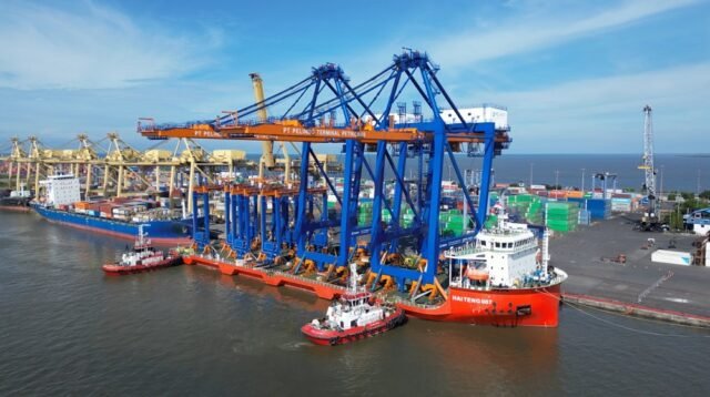 Pelindo Marine Kawal Kedatangan Alat Bongkar Muat Modern di Pelabuhan Tanjung Perak dan Belawan