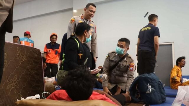 Polres Pelabuhan Tanjung Perak Gerak Cepat Evakuasi dan Tangani Korban KM Mutiara Sentosa II