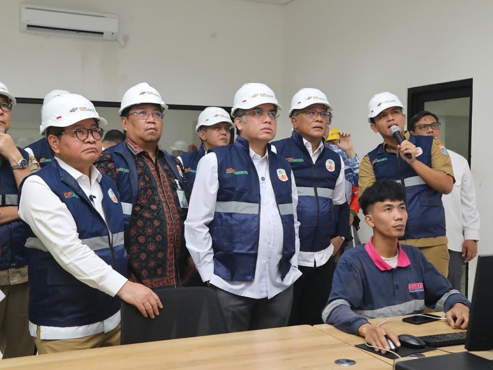 1156-Menaker dan Gubernur DKI Menaker Beri Diskon 50% Iuran Jaminan Sosial bagi Pekerja Sampah Informal