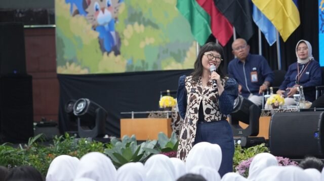 Wamen Stella Ajak Maba ITS Berpikir Kritis di Era Serba AI