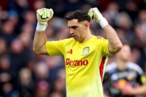 Harga Kemahalan, Juventus Tak Lagi Minat Boyong Emiliano Martinez