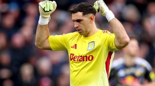 Harga Kemahalan, Juventus Tak Lagi Minat Boyong Emiliano Martinez