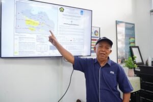 062a-Dr Ir Amien Widodo menjelaskan patahan yang melewati Surabaya dan sekitarnya Patahan Surabaya Viral, Pakar Geologi ITS Imbau Warga Tidak Panik