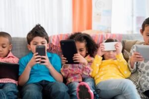 Hindari Dampak Negatif Media Sosial, Uni Eropa Segera Luncurkan UU untuk Cegah Adiksi dan Bahaya Digital Anak