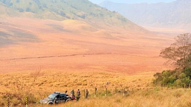 Kebakaran Bromo Belum Padam, TNBTS Batasi Kunjungan ke Penanjakan