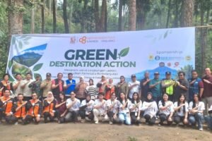 Green Destination Action Unmer Malang: Dari Penanaman Pohon hingga Pengelolaan Sampah Plastik
