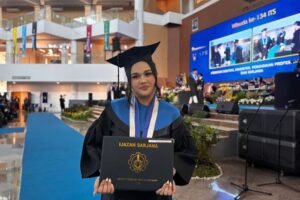 Raih Gelar Sarjana di Usia 19 Tahun, Hasna Jadi Wisudawan Termuda ITS